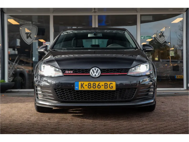 Volkswagen Golf 2.0 TSI GTI Performance  Image 2